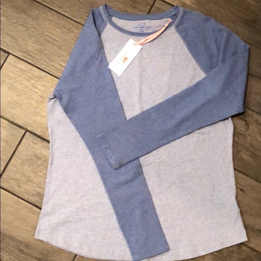 Vineyard Vines raglan tee xs